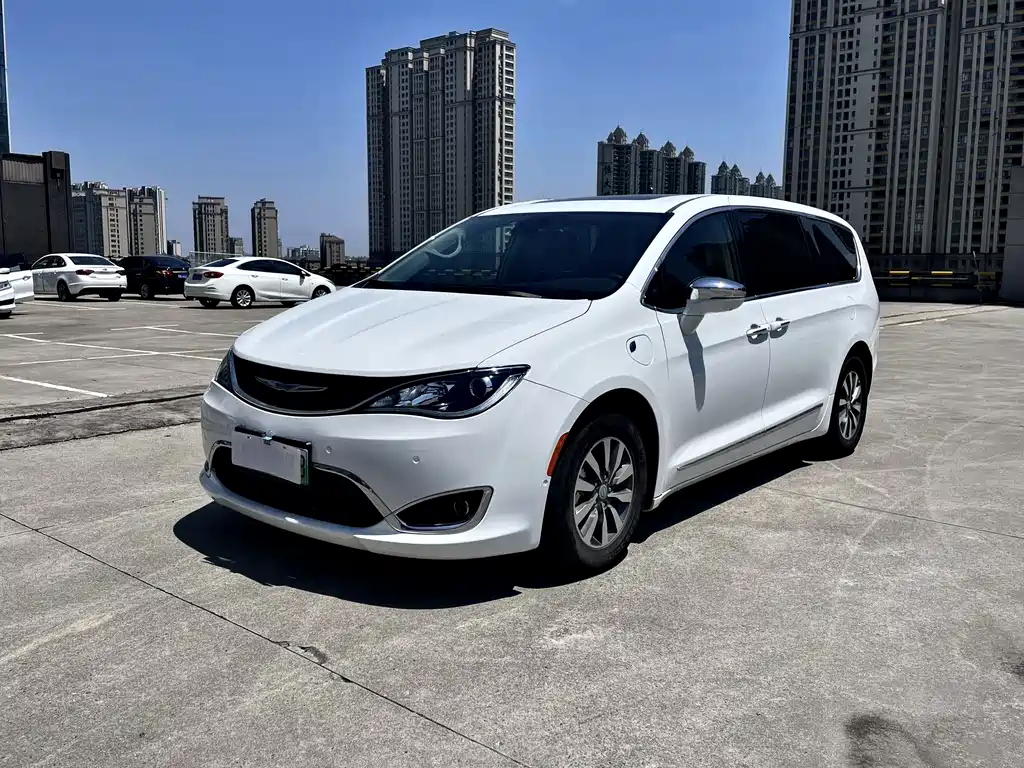 Chrysler Grand Voyager PHEV (Import)