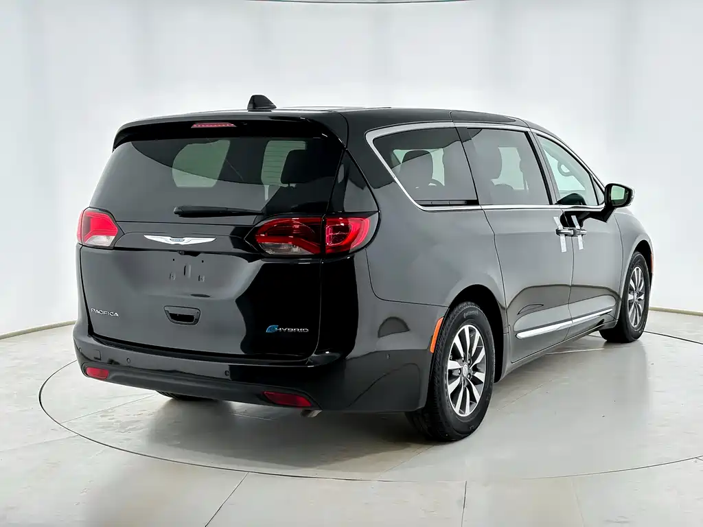 Chrysler Grand Voyager PHEV (Import) — фото 3