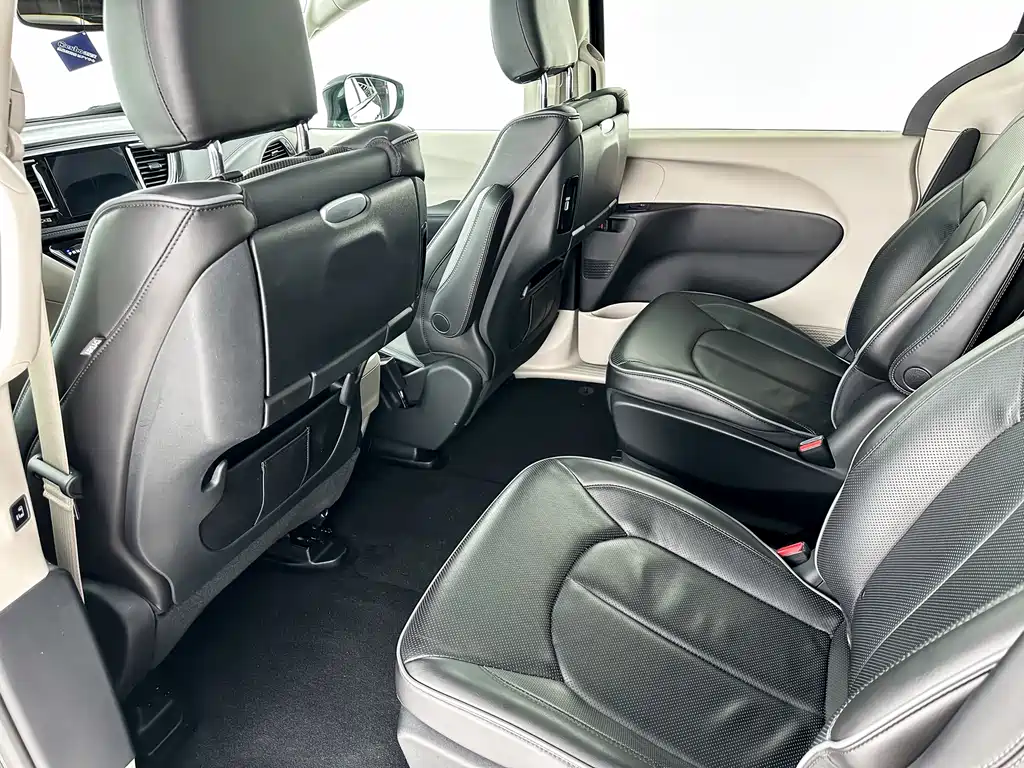 Chrysler Grand Voyager PHEV (Import) — фото 10