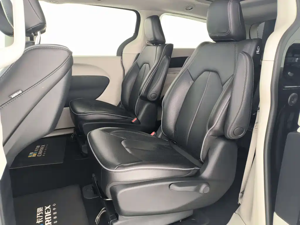 Chrysler Grand Voyager PHEV (Import) — фото 11