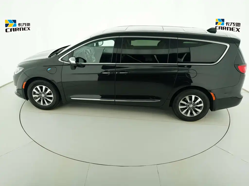 Chrysler Grand Voyager PHEV (Import) — фото 4