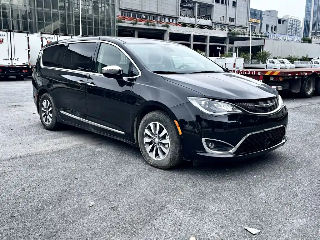 Chrysler Grand Voyager PHEV (Import) — фото 2