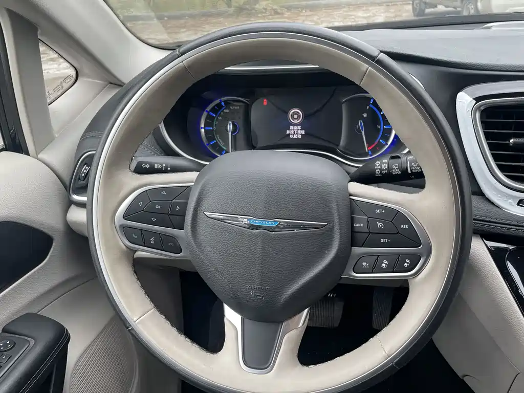 Chrysler Grand Voyager PHEV (Import) — фото 13