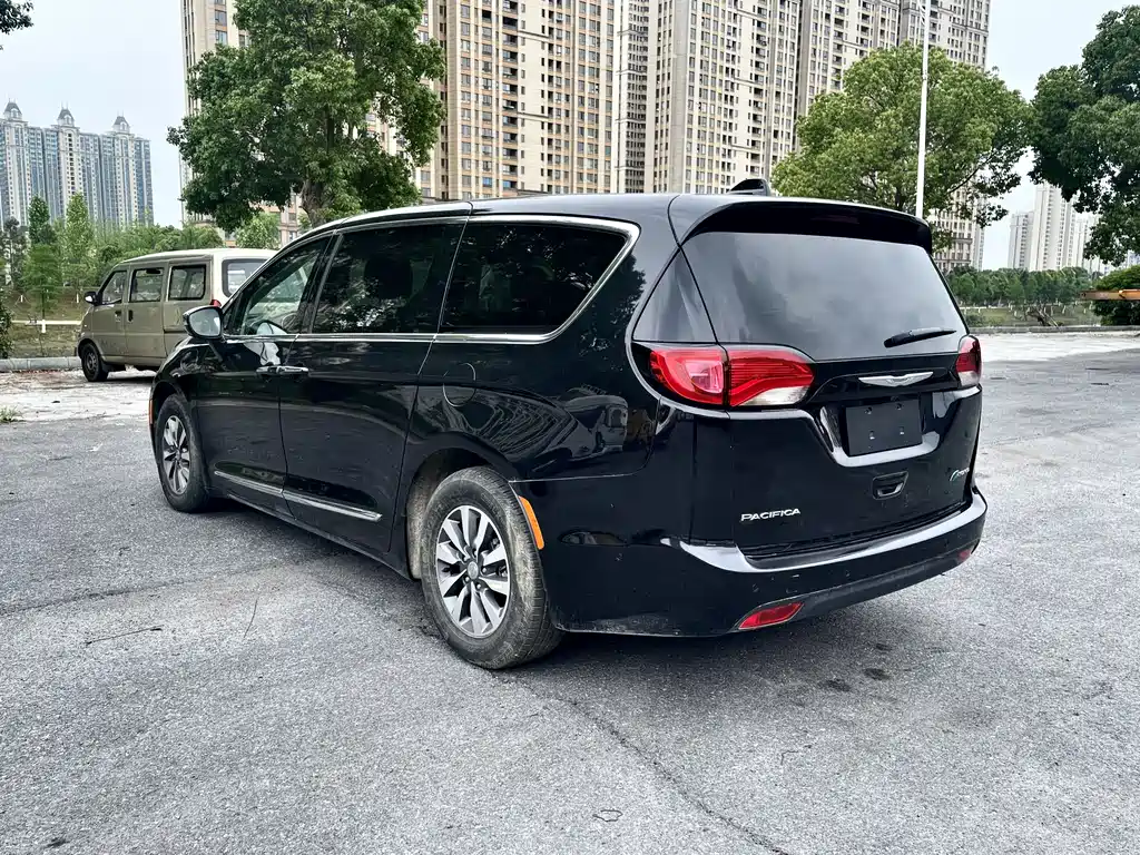Chrysler Grand Voyager PHEV (Import) — фото 7