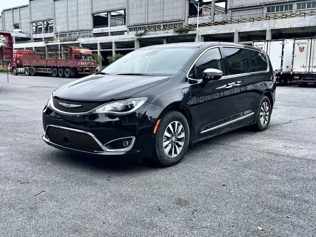 Chrysler Grand Voyager PHEV (Import)
