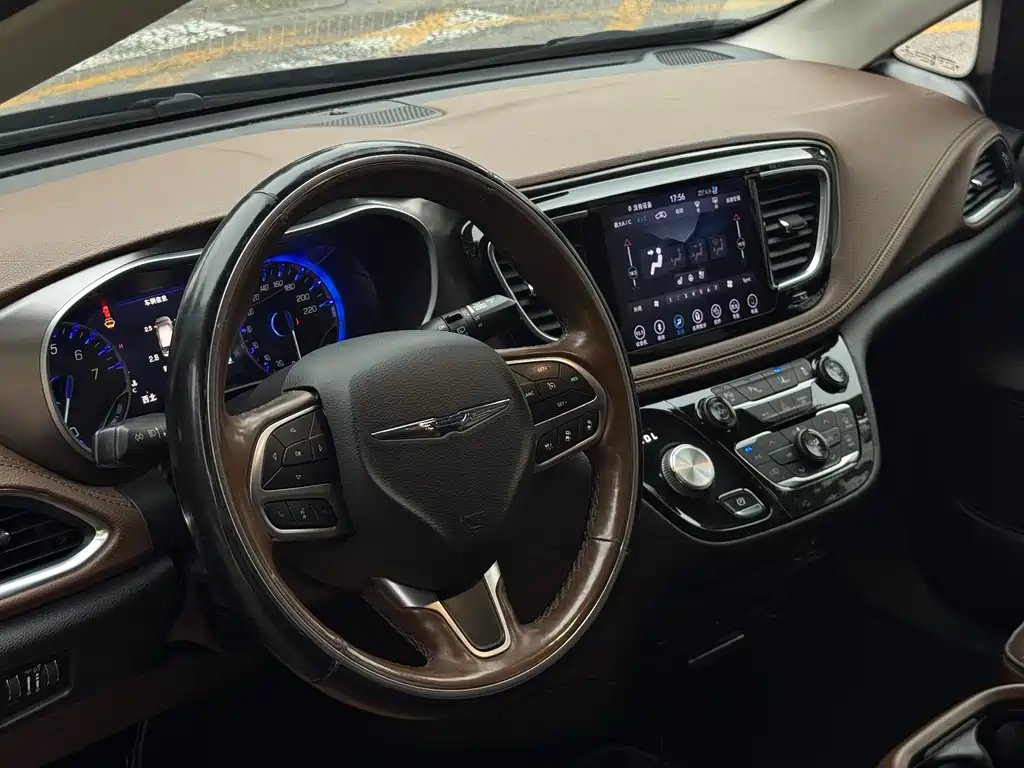 Chrysler Grand Voyager (Import) — фото 17