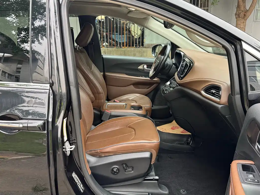 Chrysler Grand Voyager (Import) — фото 18