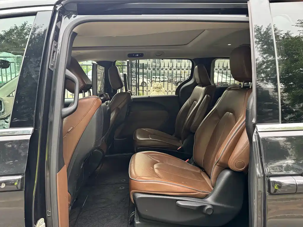 Chrysler Grand Voyager (Import) — фото 25