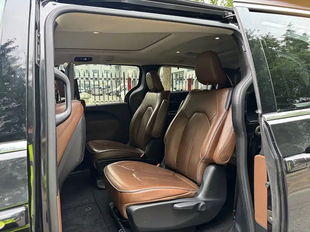 Chrysler Grand Voyager (Import) — фото 26