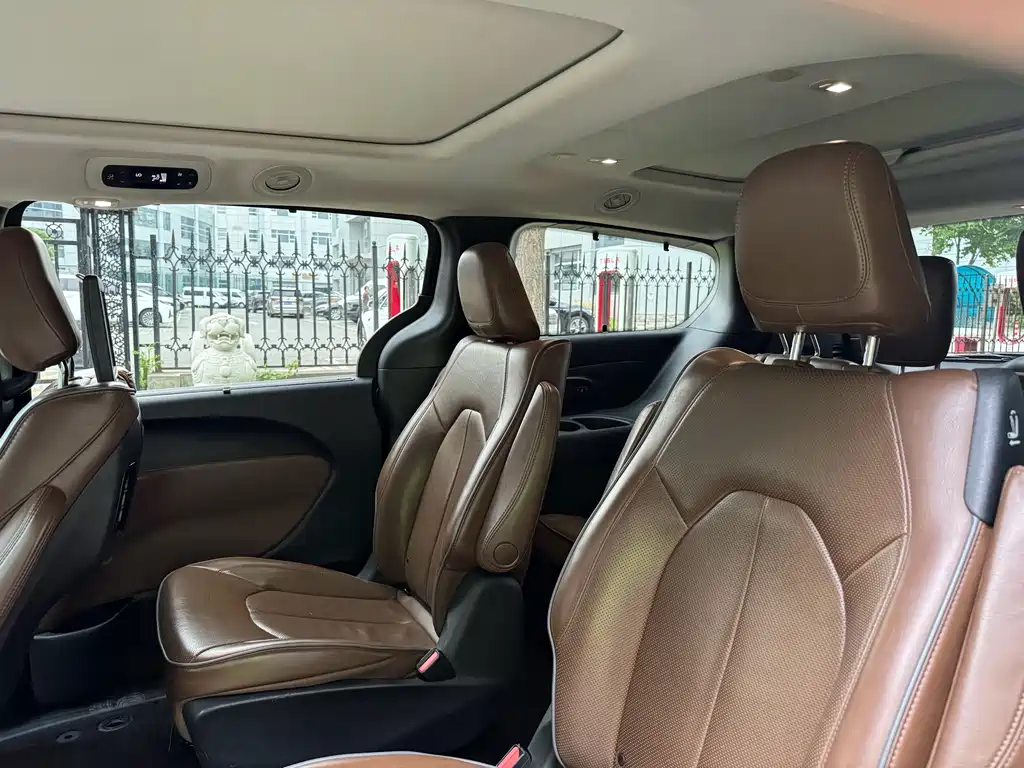 Chrysler Grand Voyager (Import) — фото 27