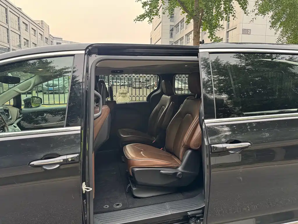Chrysler Grand Voyager (Import) — фото 29