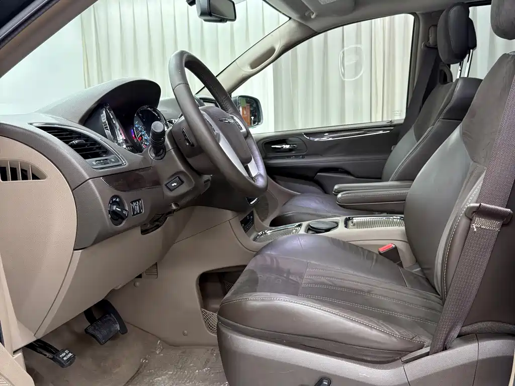 Chrysler Grand Voyager (Import) — фото 16