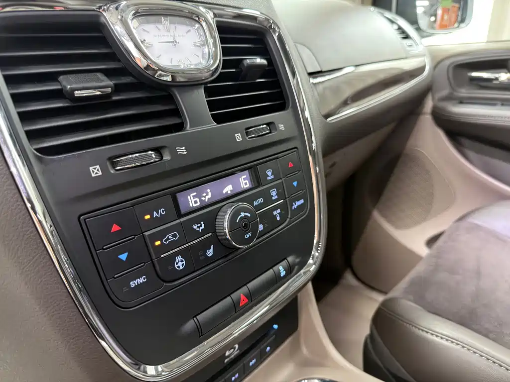 Chrysler Grand Voyager (Import) — фото 17