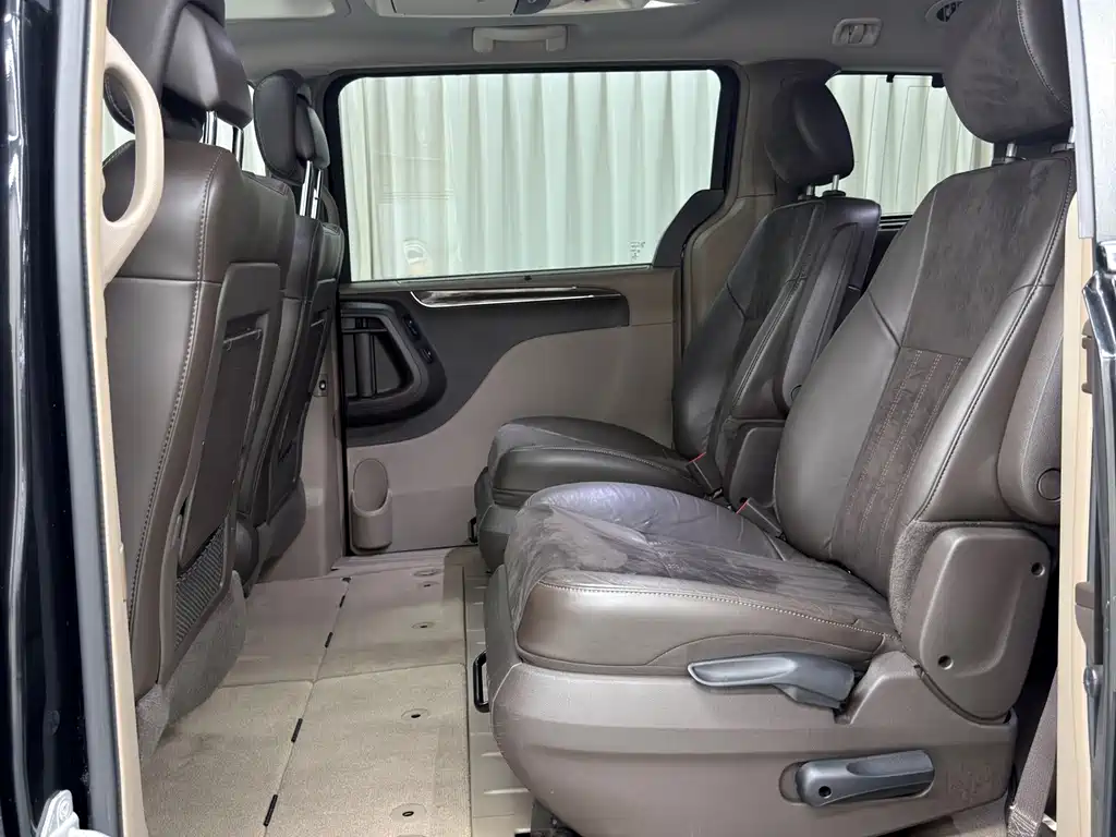 Chrysler Grand Voyager (Import) — фото 18