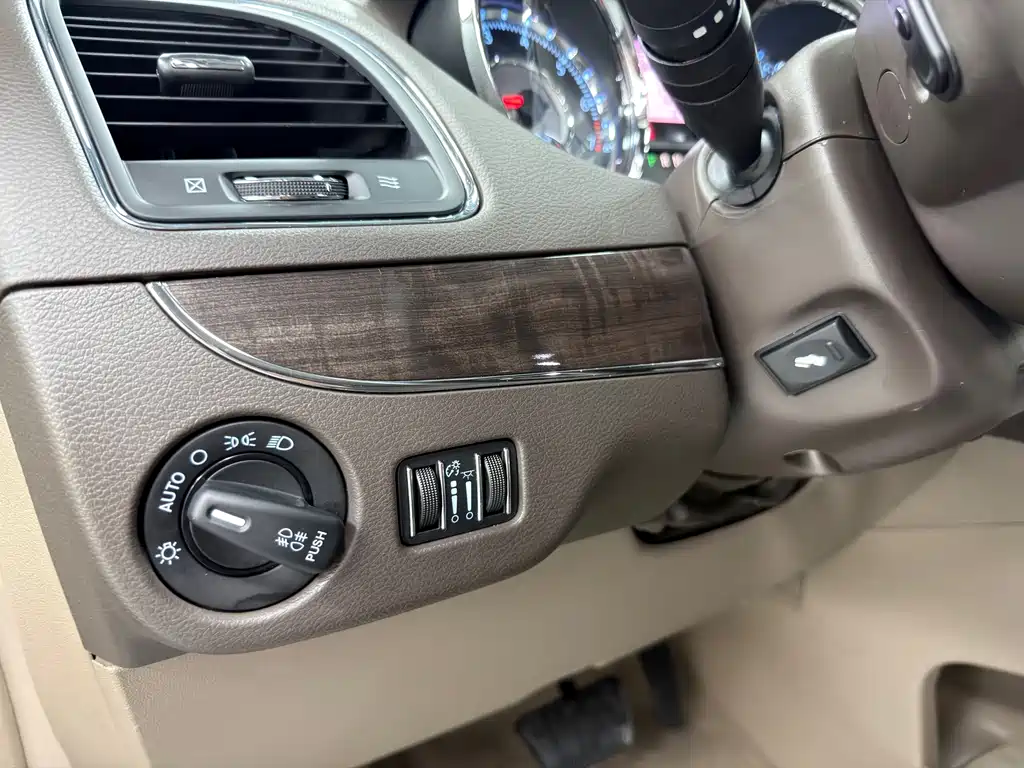 Chrysler Grand Voyager (Import) — фото 21