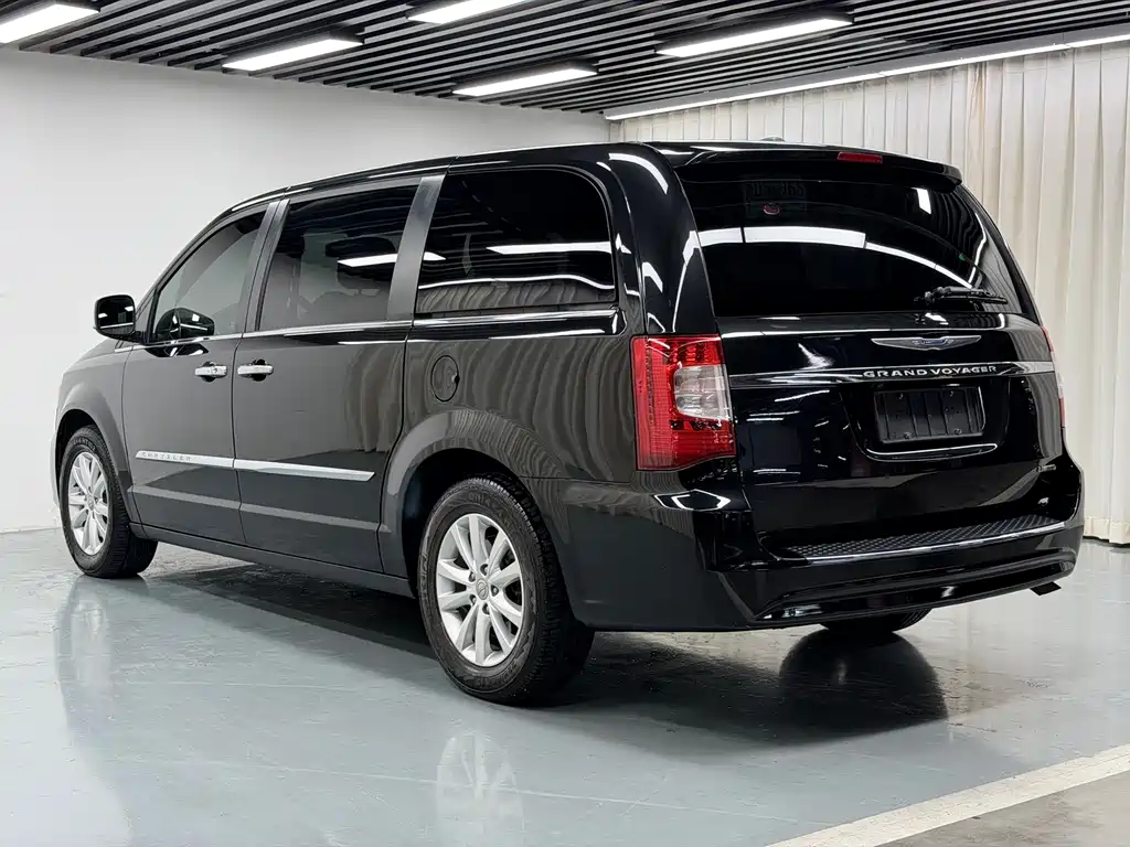 Chrysler Grand Voyager (Import) — фото 22