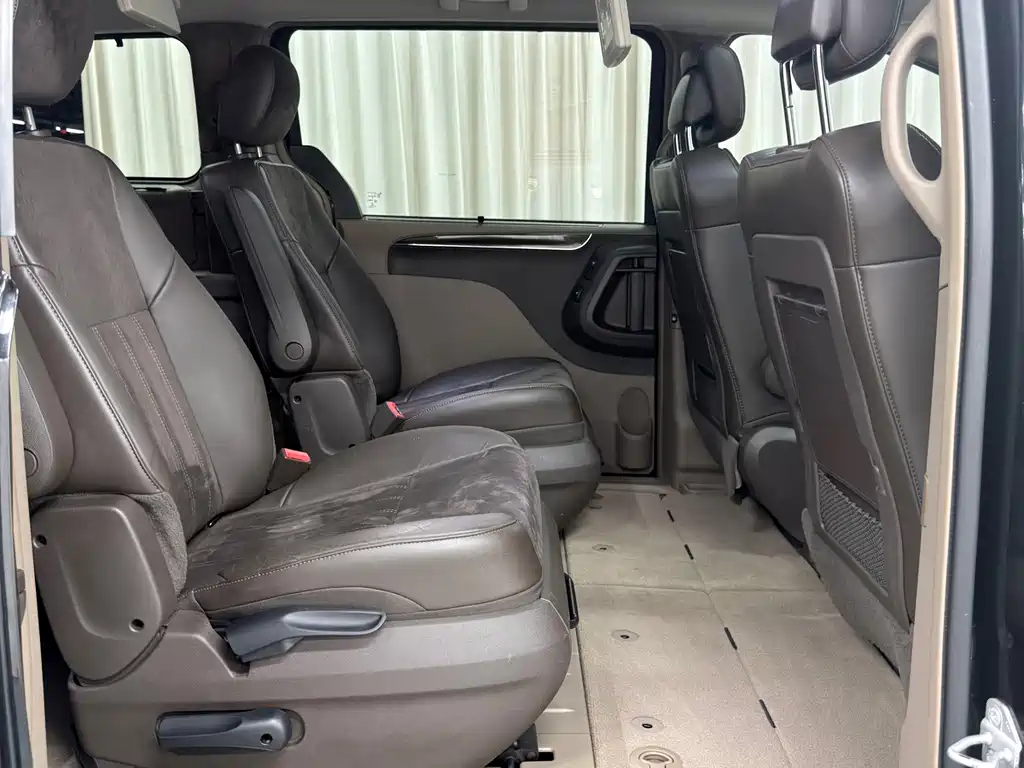 Chrysler Grand Voyager (Import) — фото 4