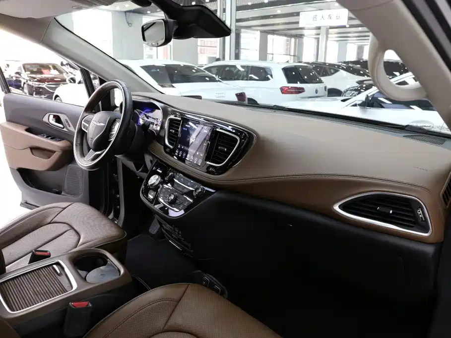 Chrysler Grand Voyager (Import) — фото 17