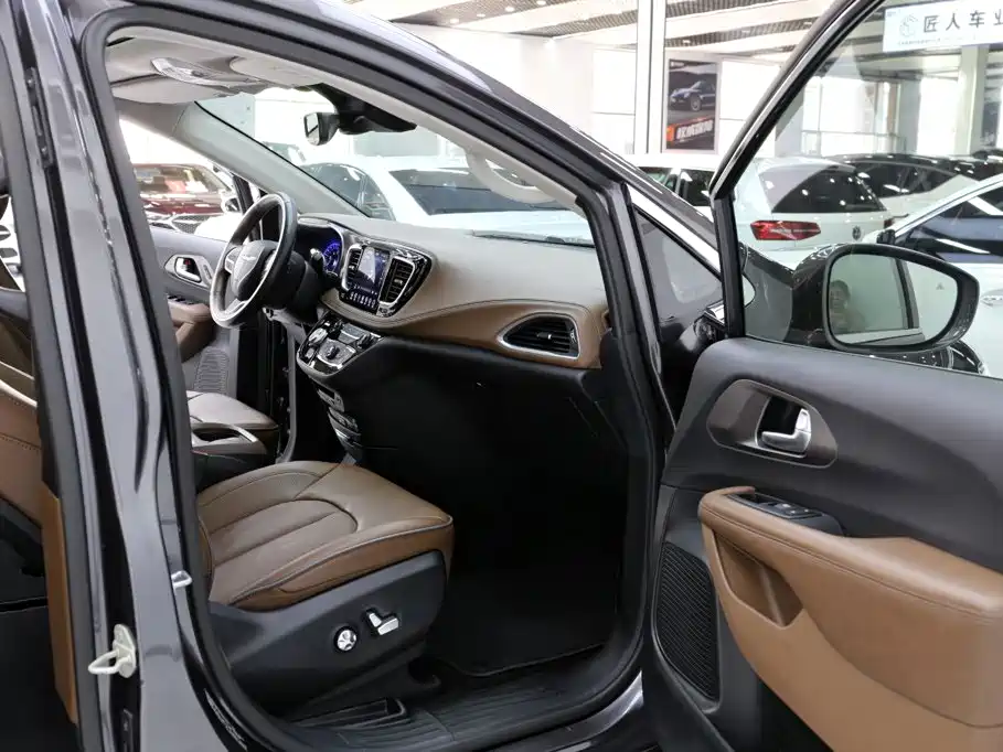 Chrysler Grand Voyager (Import) — фото 18