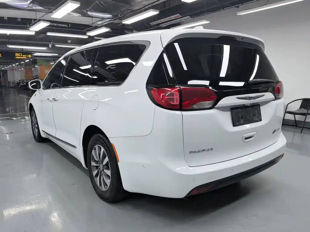 Chrysler Grand Voyager PHEV (Import) — фото 14