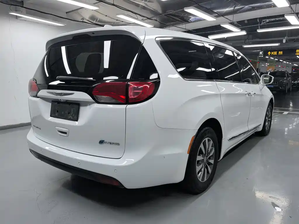 Chrysler Grand Voyager PHEV (Import) — фото 15