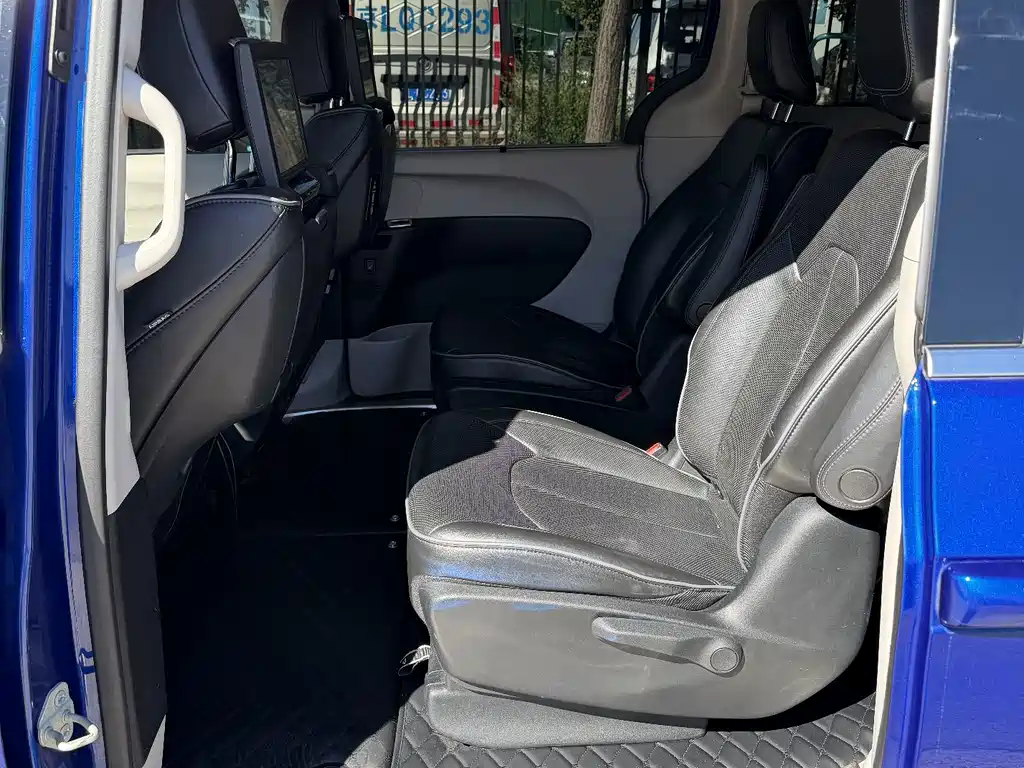 Chrysler Grand Voyager (Import) — фото 15
