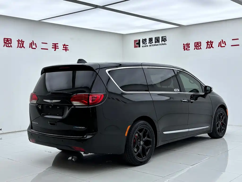 Chrysler Grand Voyager PHEV (Import) — фото 18