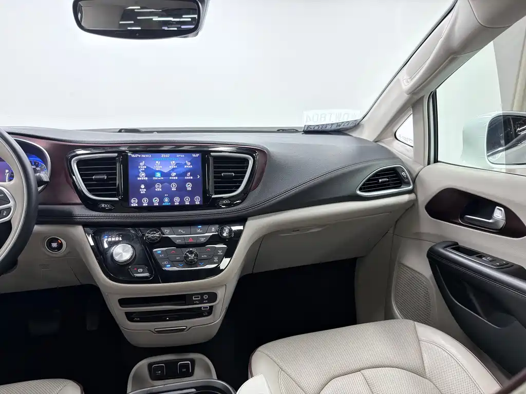 Chrysler Grand Voyager (Import) — фото 15