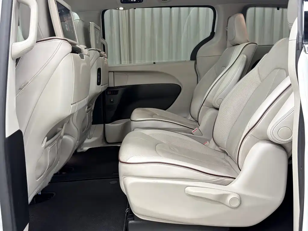 Chrysler Grand Voyager (Import) — фото 18