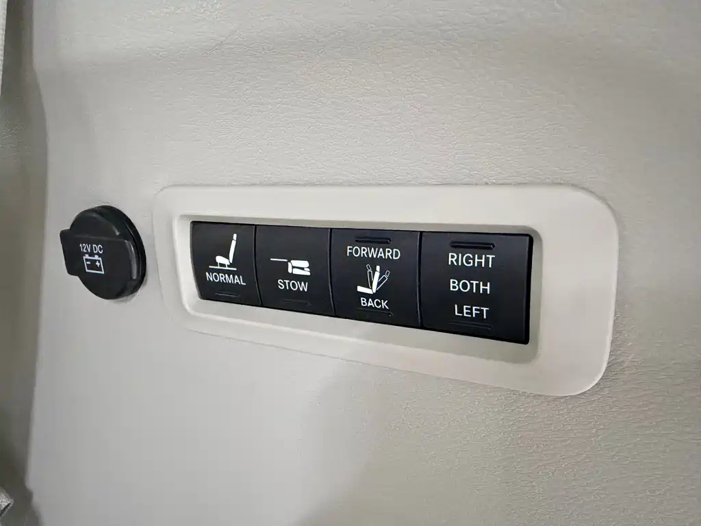 Chrysler Grand Voyager (Import) — фото 26