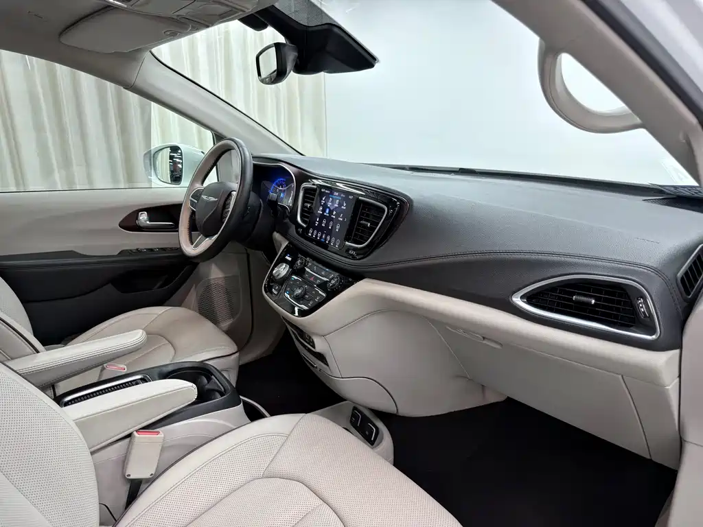 Chrysler Grand Voyager (Import) — фото 9