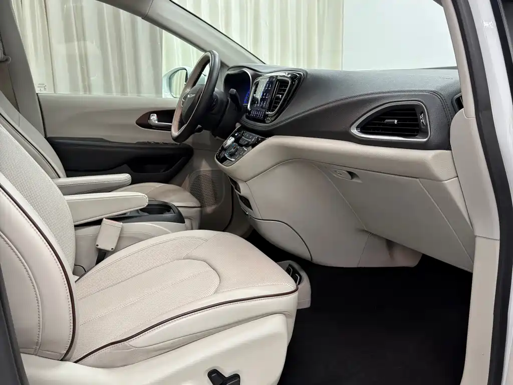 Chrysler Grand Voyager (Import) — фото 10