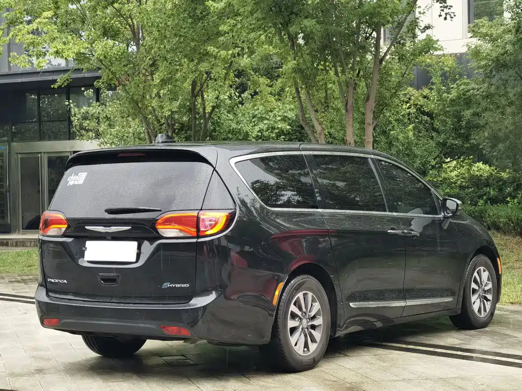 Chrysler Grand Voyager PHEV (Import) — фото 7