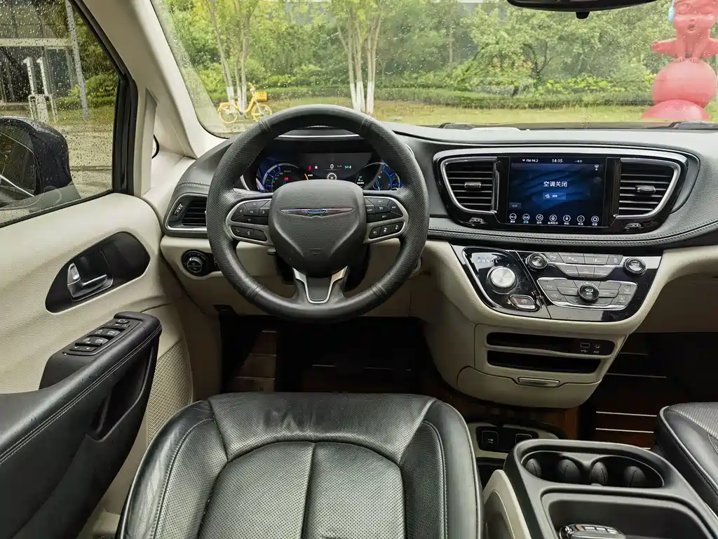 Chrysler Grand Voyager PHEV (Import) — фото 10