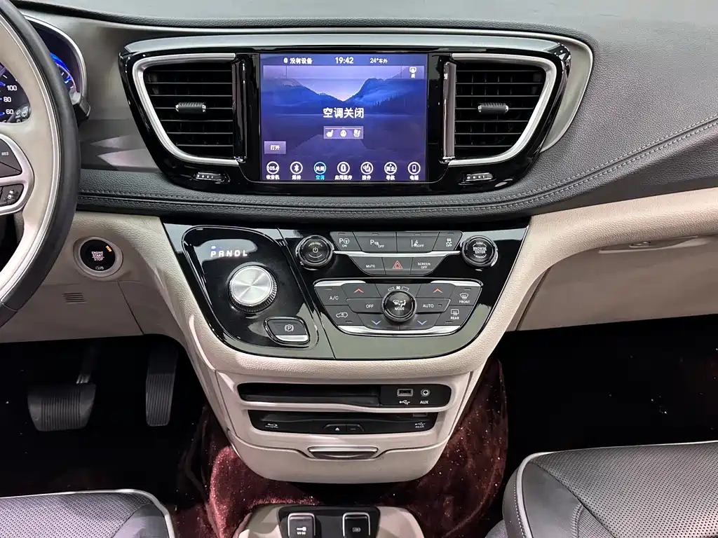 Chrysler Grand Voyager (Import) — фото 19