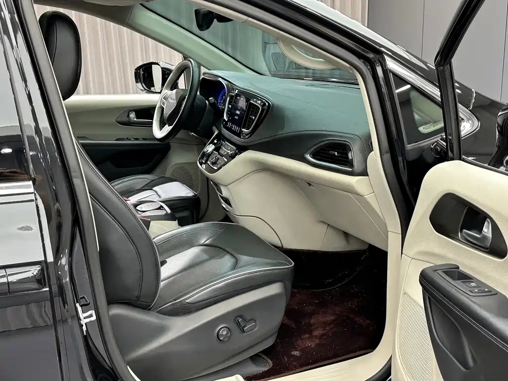 Chrysler Grand Voyager (Import) — фото 26