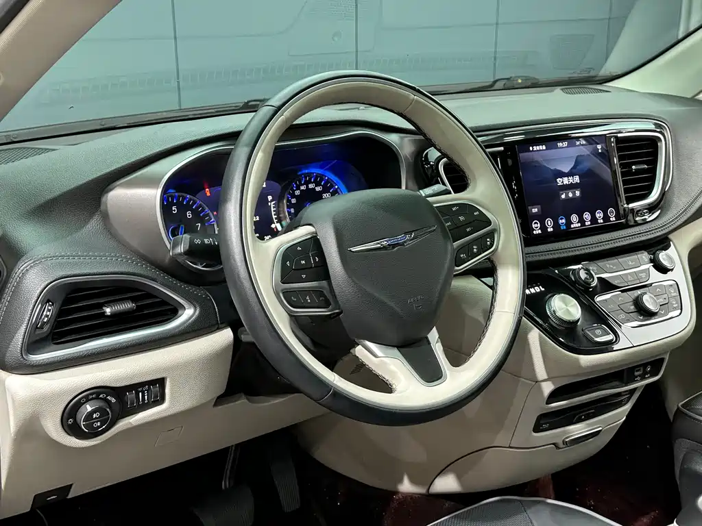 Chrysler Grand Voyager (Import) — фото 10