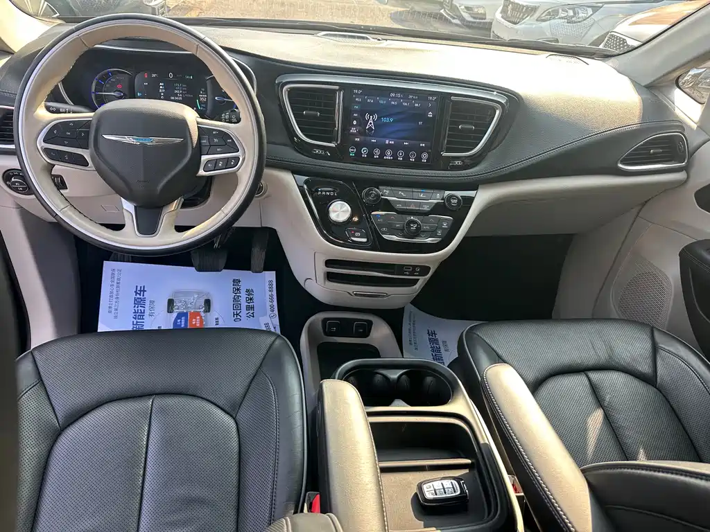Chrysler Grand Voyager PHEV (Import) — фото 11