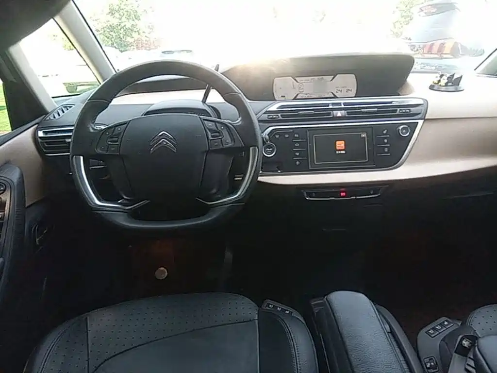 Citroen C4 Picasso — фото 11