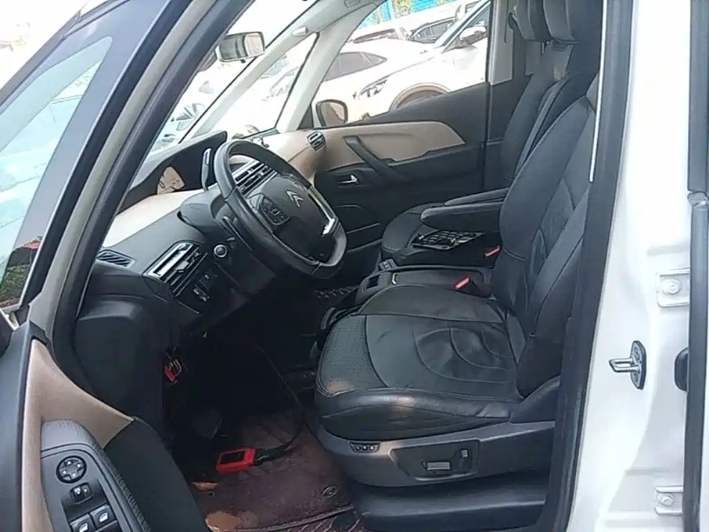 Citroen C4 Picasso — фото 15