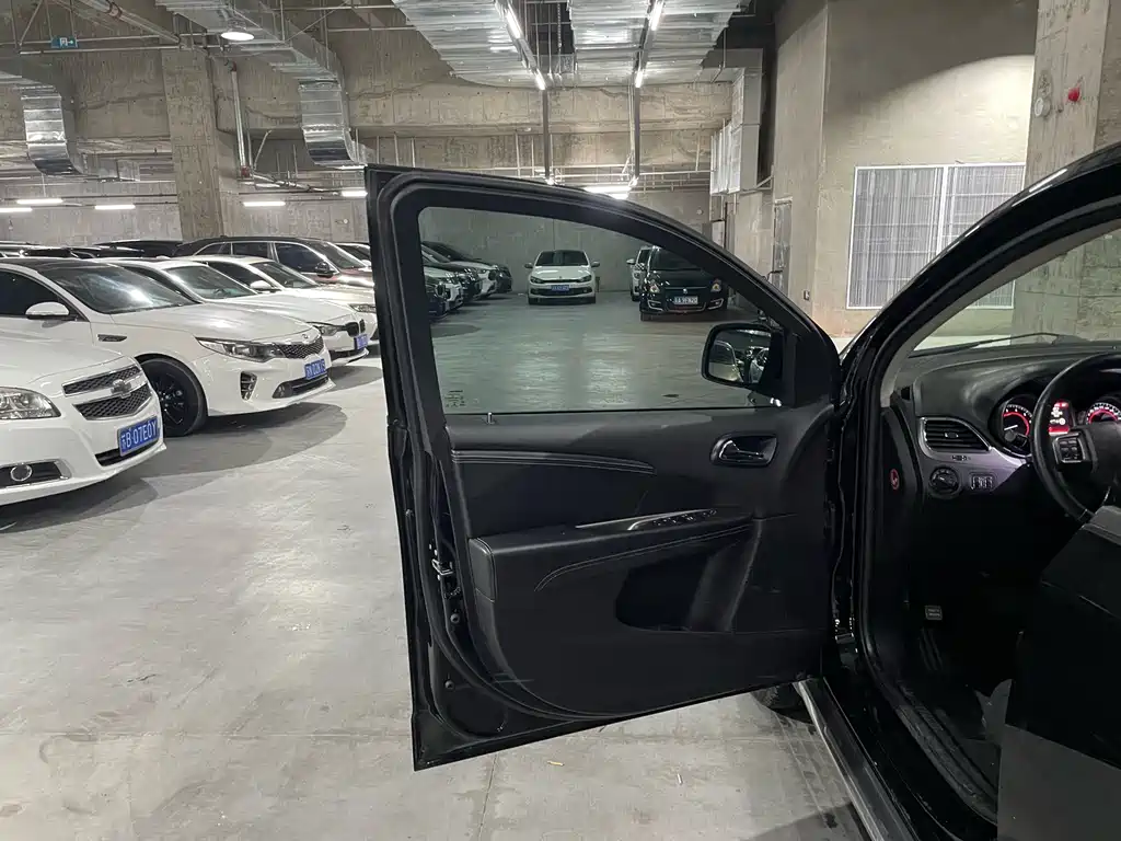 Dodge Journey — фото 10