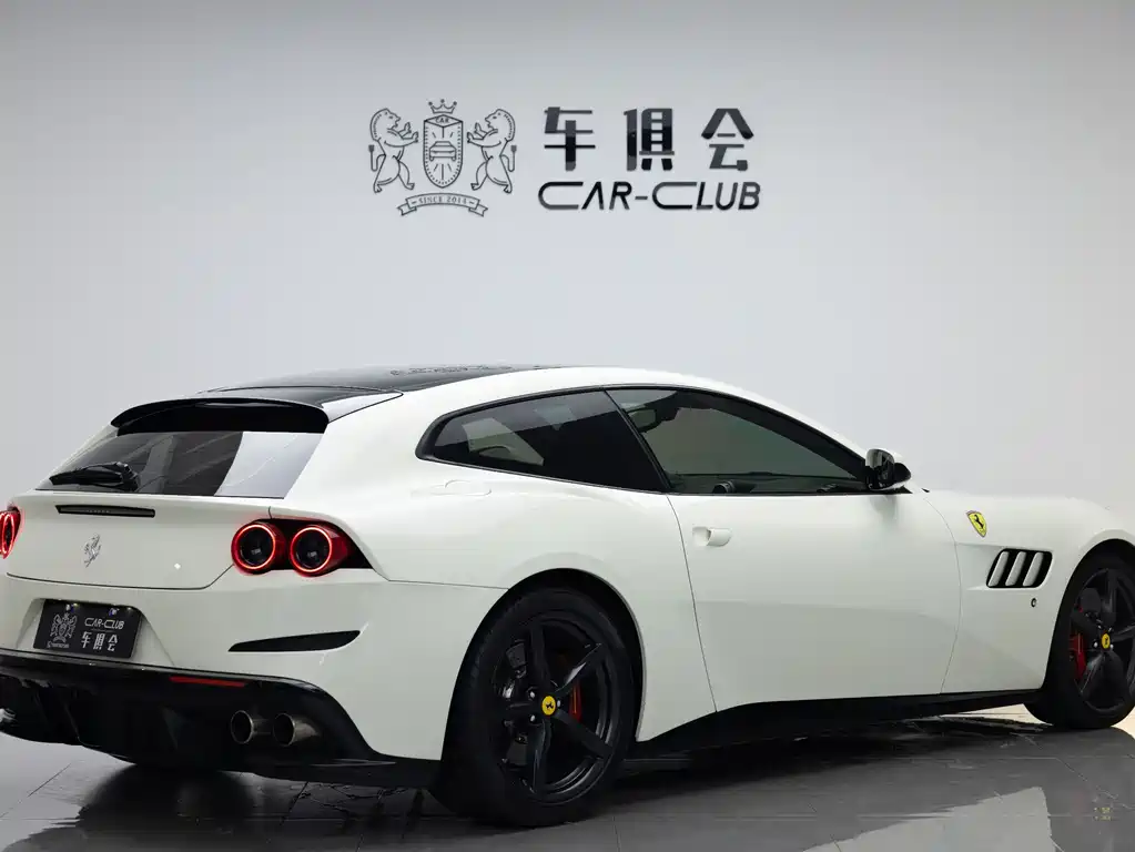 Ferrari GTC4Lusso — фото 6