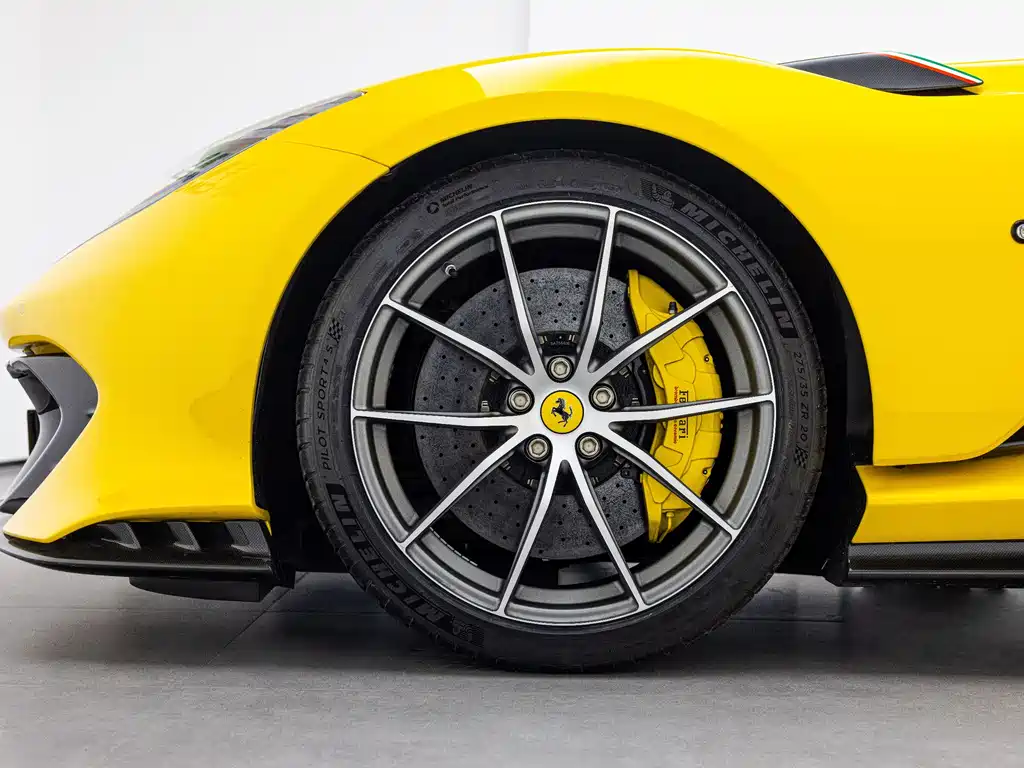 Ferrari 812 — фото 9