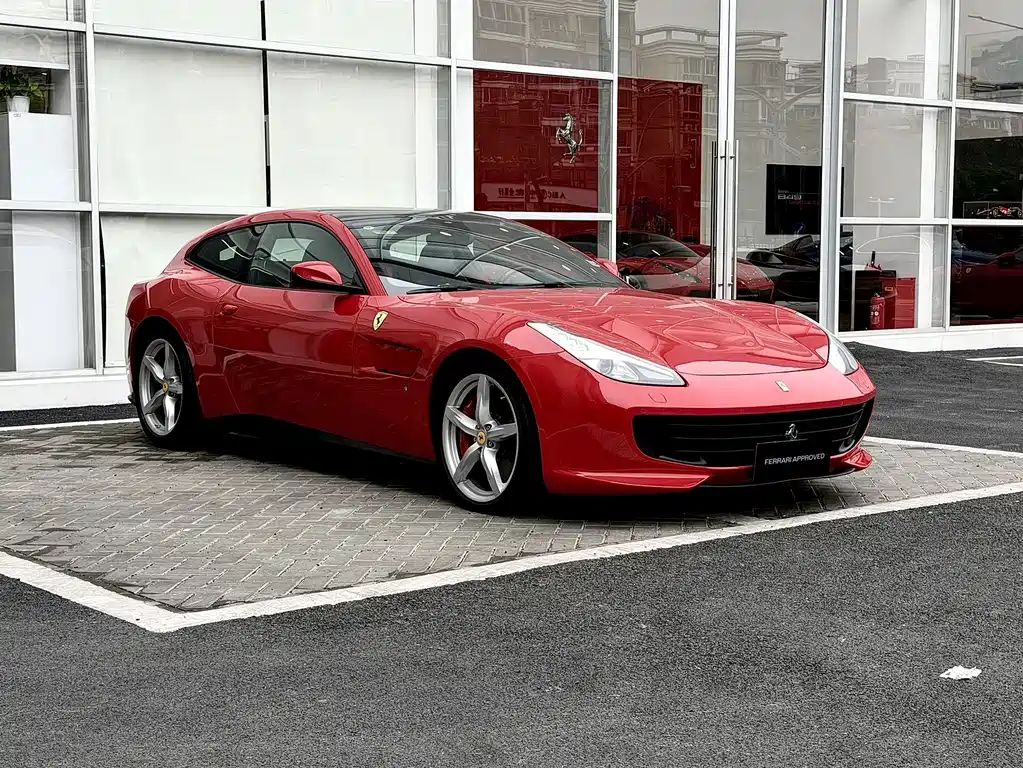 Ferrari GTC4Lusso — фото 2