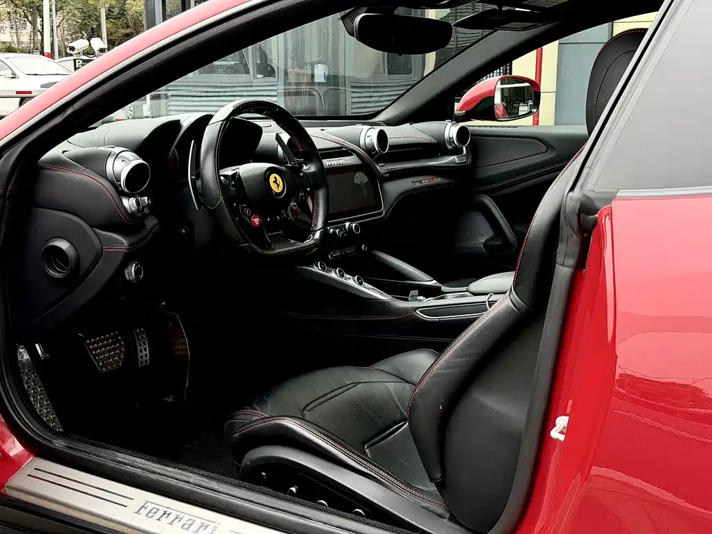 Ferrari GTC4Lusso — фото 7
