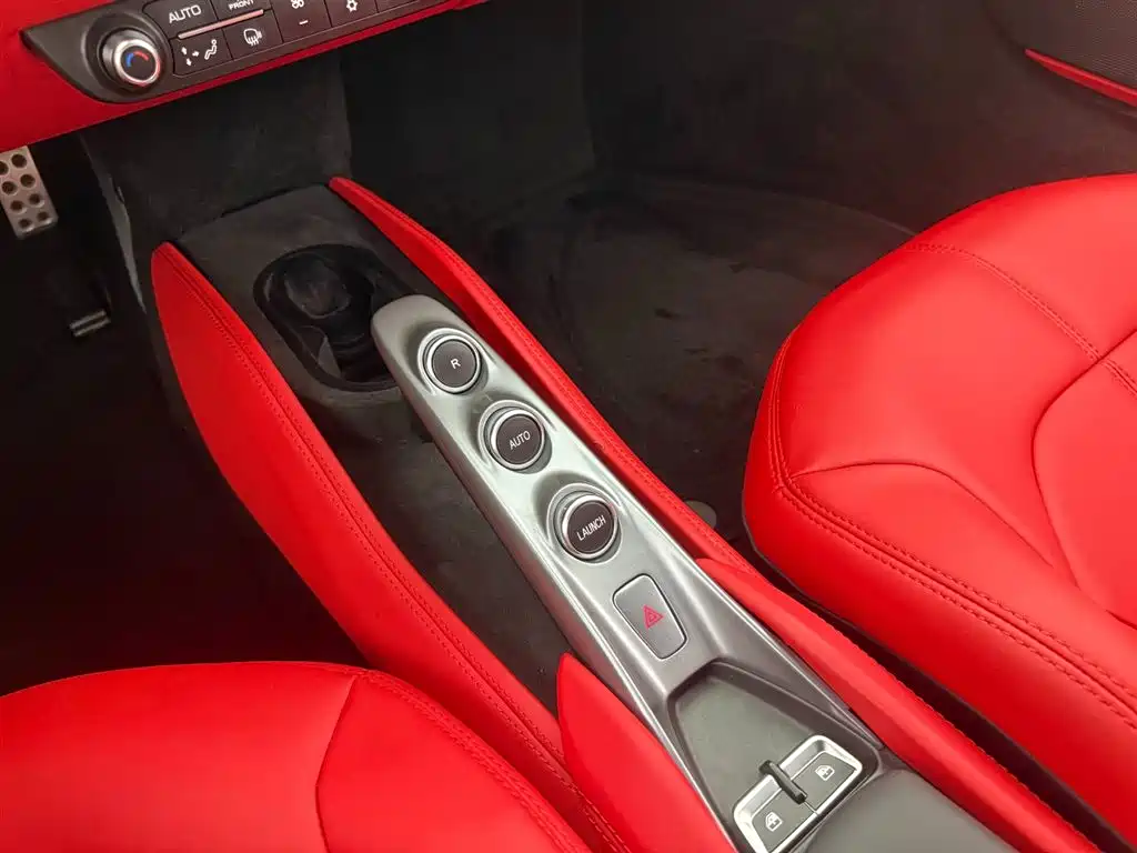 Ferrari F8 — фото 7