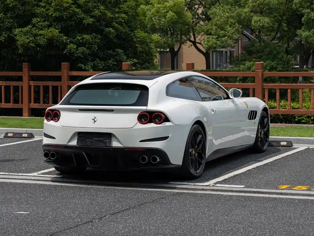 Ferrari GTC4Lusso — фото 4