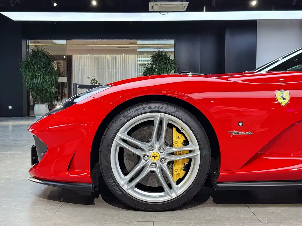 Ferrari 812 — фото 9