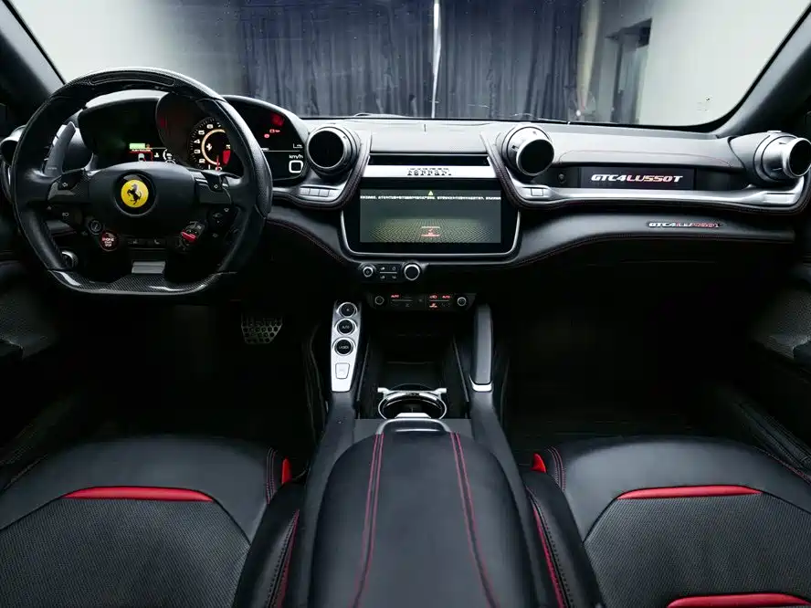 Ferrari GTC4Lusso — фото 11