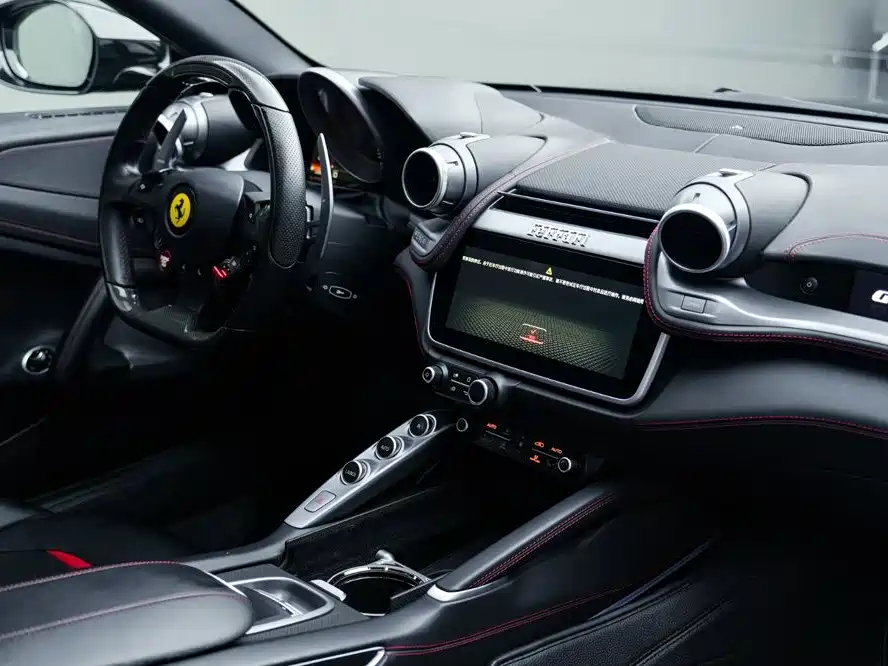 Ferrari GTC4Lusso — фото 17